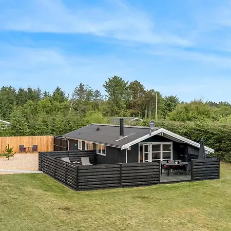Ljuben - 1-9km From The Sea By Interhome *