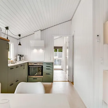 Ljuben - 1-9km From The Sea By Interhome