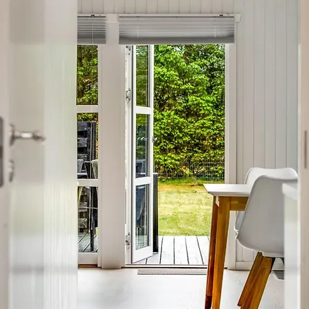 Ljuben - 1-9km From The Sea By Interhome