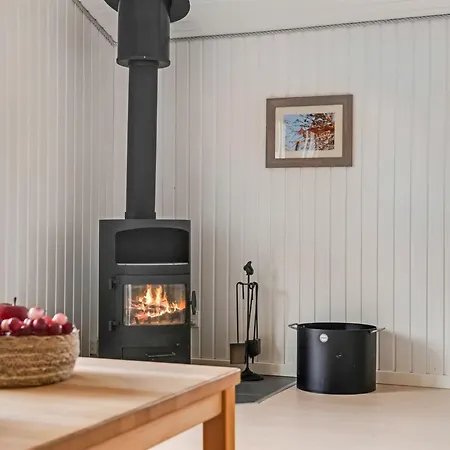 Ljuben - 1-9km From The Sea By Interhome *