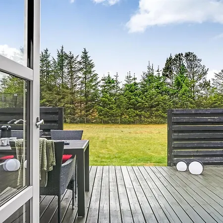 Feriehus Ljuben - 1-9km From The Sea By Interhome