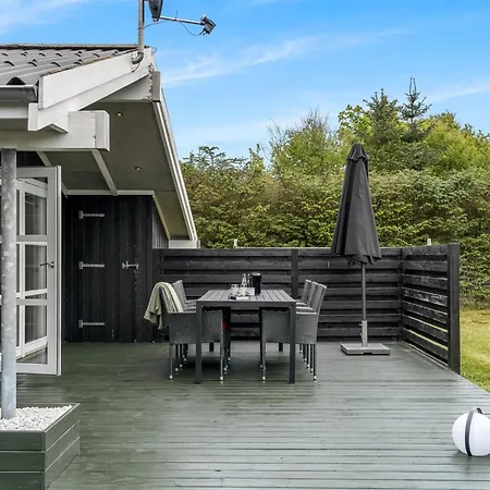 Ljuben - 1-9km From The Sea By Interhome *