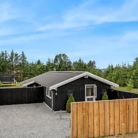 Ljuben - 1-9km From The Sea By Interhome Saltum